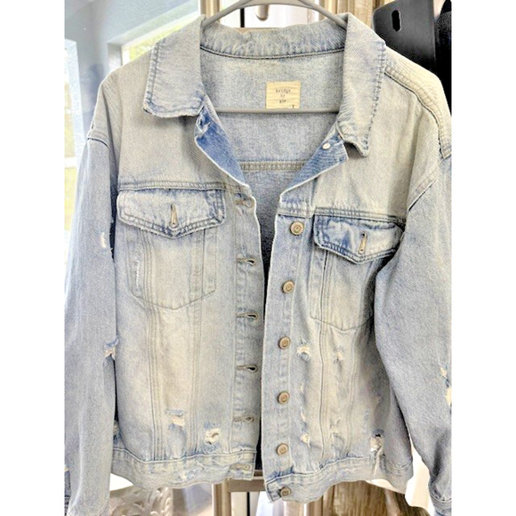 Bridge By Gly For Buckle Distressed Washed Denim Light Blue Jean Jacket Sz LARGE - Picture 1 of 16